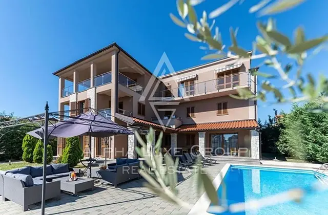 Luxuriöse Villa ID 13832591, präsentiert von Alpha Luxe Group, Poreč